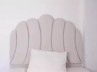 Kaity Layne's Live Sex Cam Show