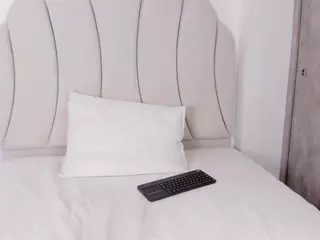 Kaity Layne's Live Sex Cam Show