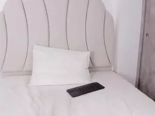 Kaity Layne's Live Sex Cam Show