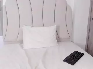 Kaity Layne's Live Sex Cam Show