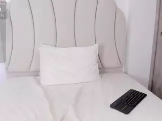 Kaity Layne's Live Sex Cam Show
