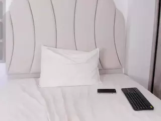 Kaity Layne's Live Sex Cam Show