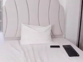 Kaity Layne's Live Sex Cam Show