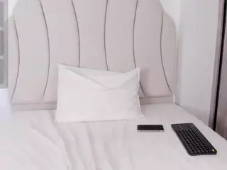 Kaity Layne's Live Sex Cam Show