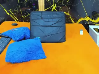 HannyMansonh's Live Sex Cam Show