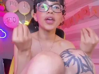 Marcelinee50's Live Sex Cam Show