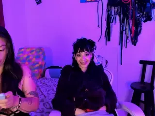 DUNGEONGIRLS1's Live Sex Cam Show