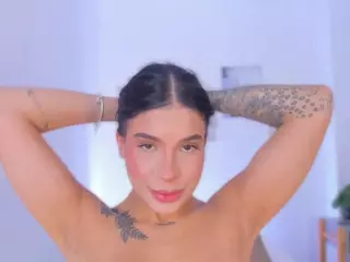 E M E L I E - 89's Live Sex Cam Show