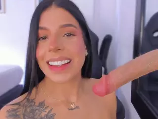 E M E L I E - 89's Live Sex Cam Show