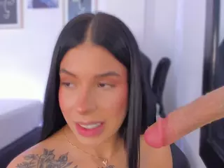 E M E L I E - 89's Live Sex Cam Show