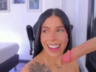 E M E L I E - 89's Live Sex Cam Show