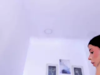 E M E L I E - 89's Live Sex Cam Show