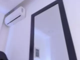 E M E L I E - 89's Live Sex Cam Show