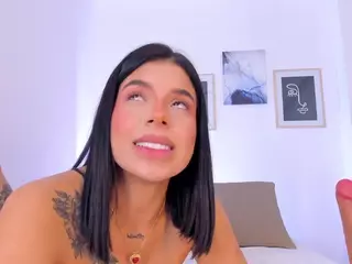 E M E L I E - 89's Live Sex Cam Show