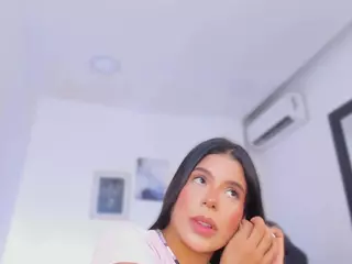 E M E L I E - 89's Live Sex Cam Show