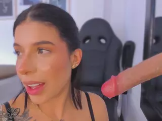 E M E L I E - 89's Live Sex Cam Show