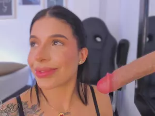 E M E L I E - 89's Live Sex Cam Show