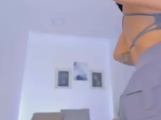 E M E L I E - 89's Live Sex Cam Show