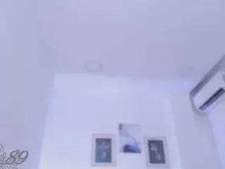 E M E L I E - 89's Live Sex Cam Show