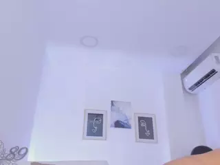 E M E L I E - 89's Live Sex Cam Show