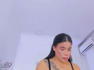 E M E L I E - 89's Live Sex Cam Show