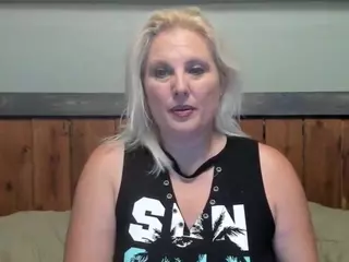 lisalovexxx's Live Sex Cam Show
