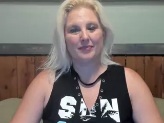 lisalovexxx's Live Sex Cam Show