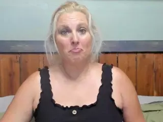 lisalovexxx's Live Sex Cam Show