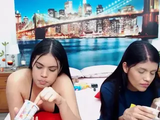 MishellFolk's Live Sex Cam Show