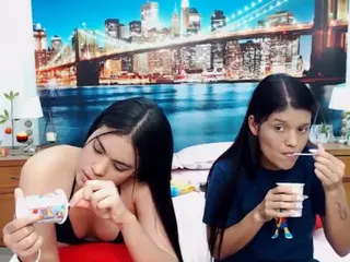MishellFolk's Live Sex Cam Show