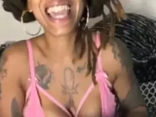 CinnaRoc's Live Sex Cam Show