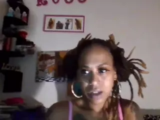 CinnaRoc's Live Sex Cam Show