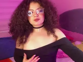 SuzieBluee's Live Sex Cam Show