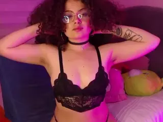 SuzieBluee's Live Sex Cam Show