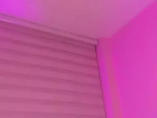 SuzieBluee's Live Sex Cam Show