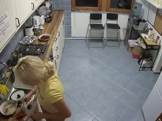 voyeurcam julmodels kitchen 2's Live Sex Cam Show
