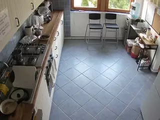 voyeurcam julmodels kitchen 2's Live Sex Cam Show