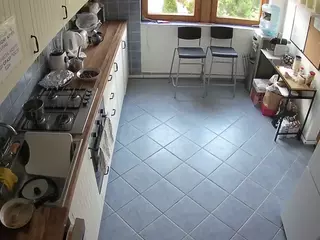 voyeurcam julmodels kitchen 2's Live Sex Cam Show
