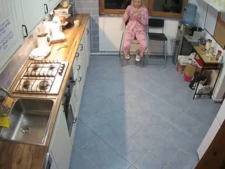 voyeurcam julmodels kitchen 2's Live Sex Cam Show
