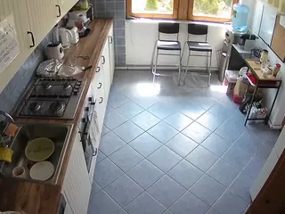voyeurcam julmodels kitchen 2's Live Sex Cam Show