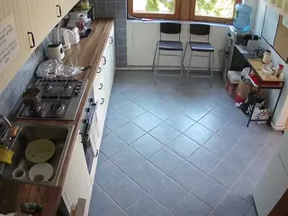 voyeurcam julmodels kitchen 2's Live Sex Cam Show