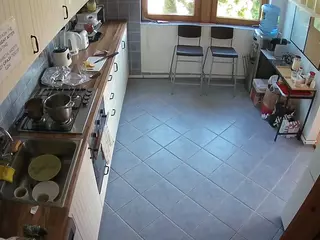 voyeurcam julmodels kitchen 2's Live Sex Cam Show