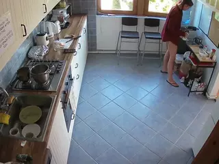 voyeurcam julmodels kitchen 2's Live Sex Cam Show