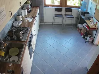 voyeurcam julmodels kitchen 2's Live Sex Cam Show