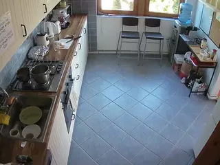 voyeurcam julmodels kitchen 2's Live Sex Cam Show