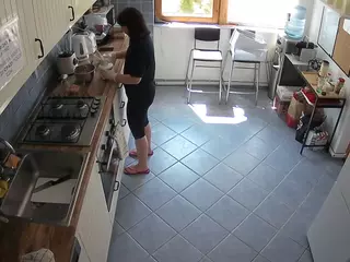 voyeurcam julmodels kitchen 2's Live Sex Cam Show