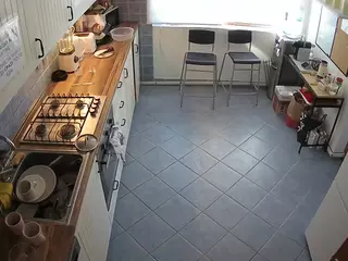 voyeurcam julmodels kitchen 2's Live Sex Cam Show