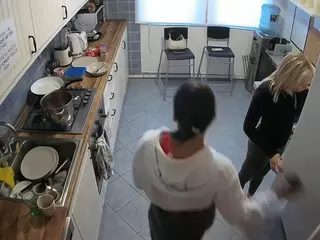 voyeurcam julmodels kitchen 2's Live Sex Cam Show