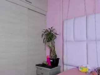 - K Y A N A -'s Live Sex Cam Show