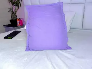 - K Y A N A -'s Live Sex Cam Show